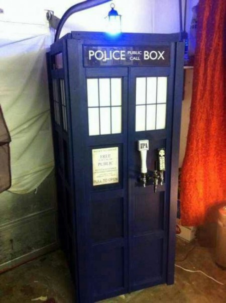 Tardis-Doctor-Who-Kegerator