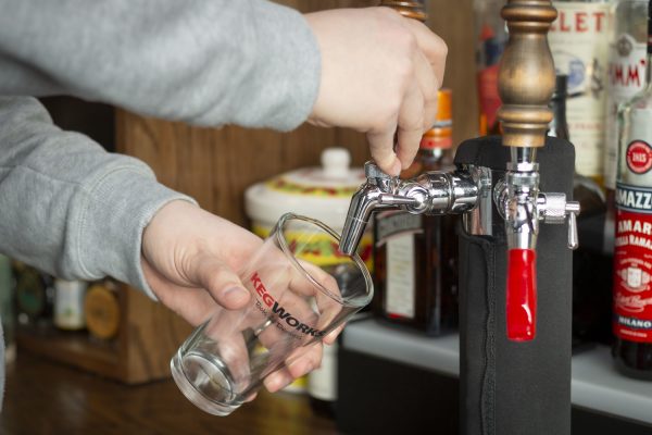 how to pour a beer