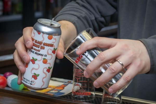 how to pour a can of beer