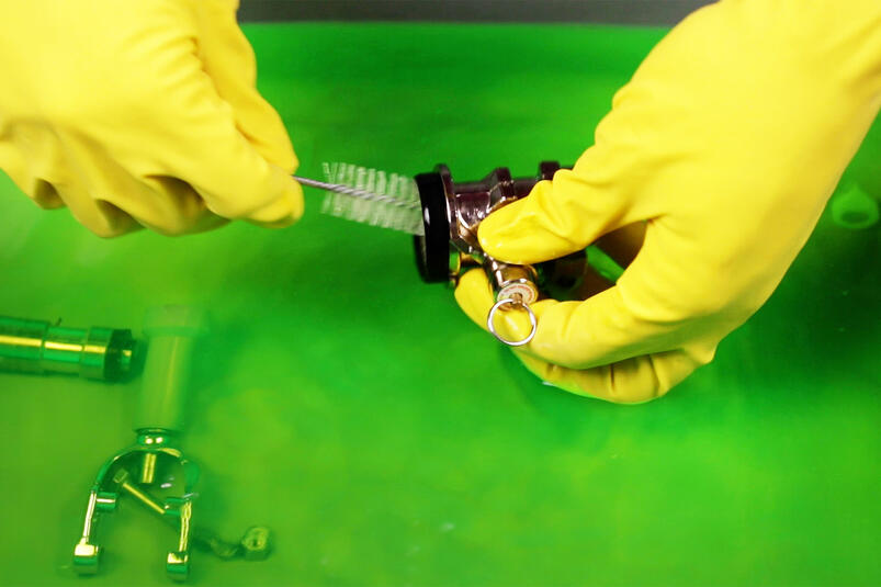 kegworks-how-to-clean-keg-coupler-1